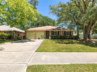 215 Ridgewood Cir, Mandeville, LA 70471