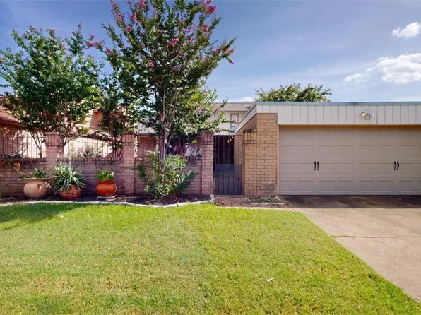 3004 Gleneagles Ct, Bryan, TX 77802