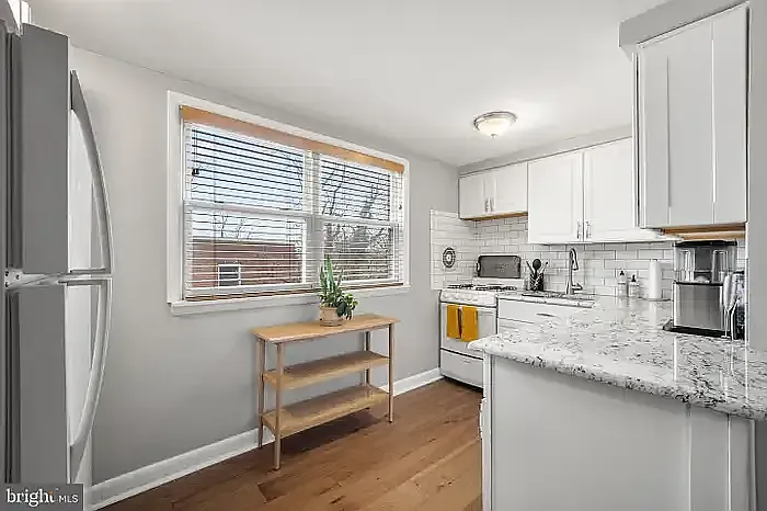 423 W Jefferson St #B — Photo 7