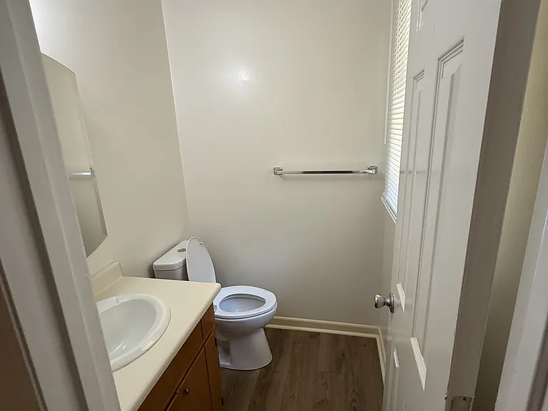 140 Sherman Dr — Photo 22