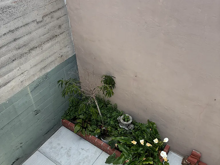 675 Clementina St — Photo 25
