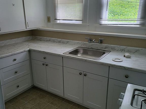 3rd image of 1624 Lillian St