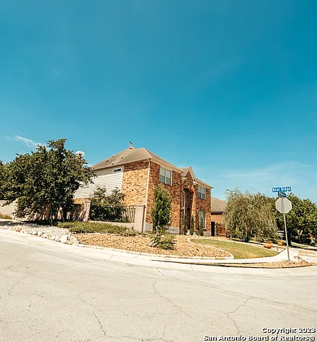 5 bed, 4.0 bath, 3390 sqft, $3,500 — Photo 2