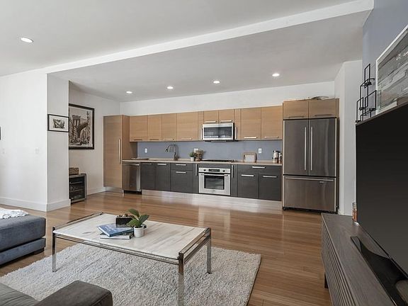 5th image of 321 W 2nd St Unit 2