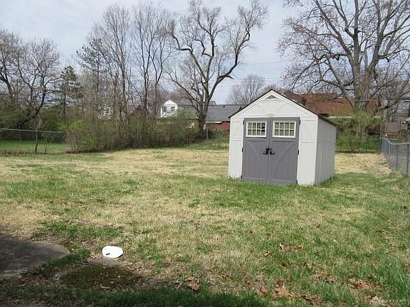 4th image of 1637 Academy Pl