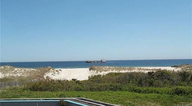 ATLANTIC OCEAN/STEPS AWAY