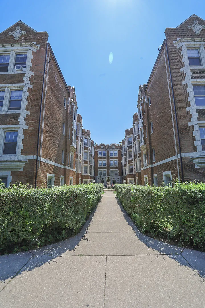 2 bed, 1.5 bath, $1,850 — Photo 1