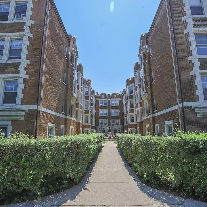 1039 W North Shore Ave #2W