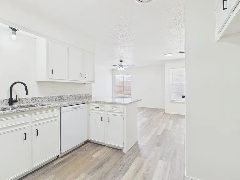 1929 Howard Dr — Photo 5