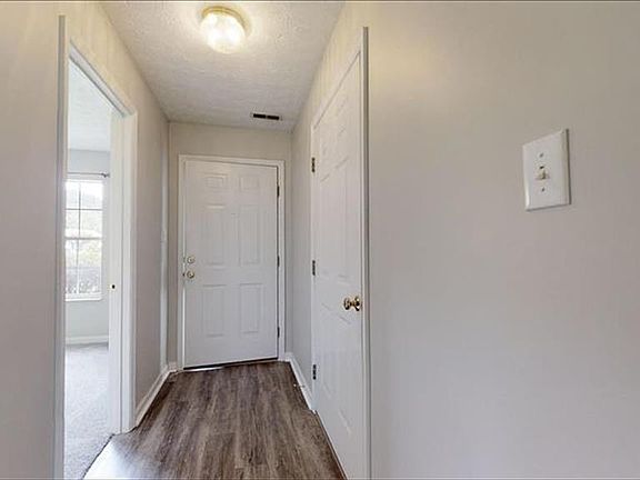 Foyer/Hallway