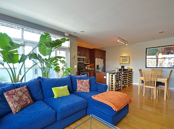2nd image of 834 W Montrose Ave Unit 203