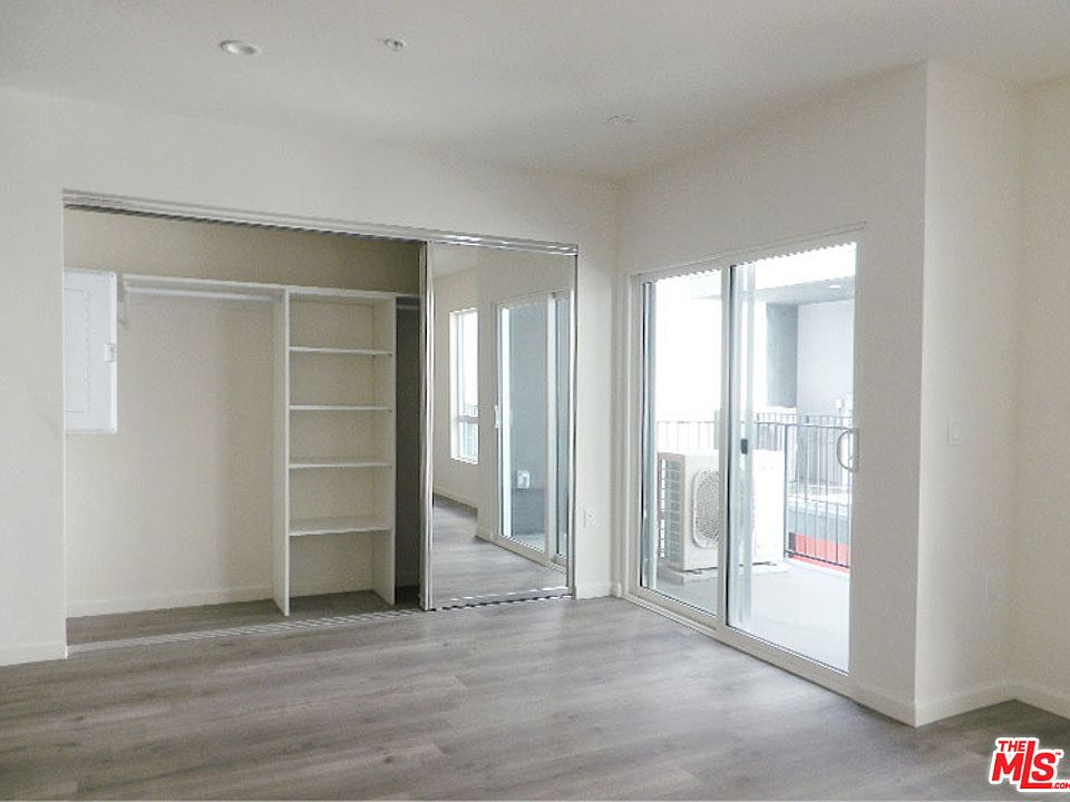 1st image of 1019 S Catalina St #402