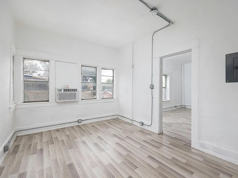 Sunset Heights - 610 Prospect Street — Photo 16