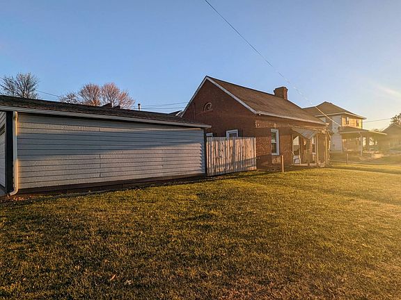 3rd image of 305 Davenport St