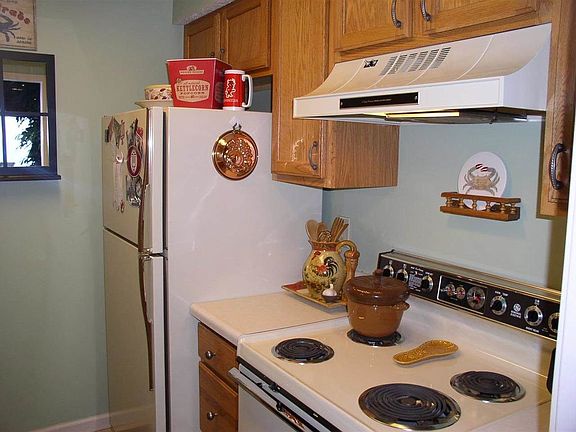 4th image of 1958 E Waters Edge Dr
