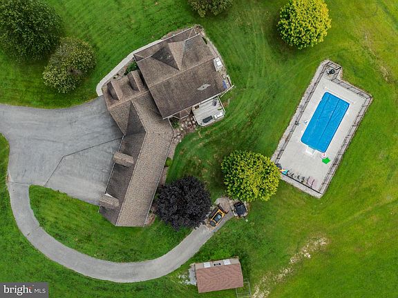 4th image of 392 Peach Glen Rd