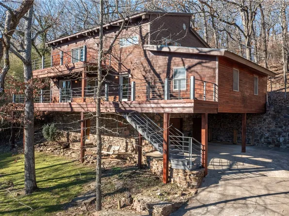 916 E Lighton Trl, Fayetteville, AR 72701