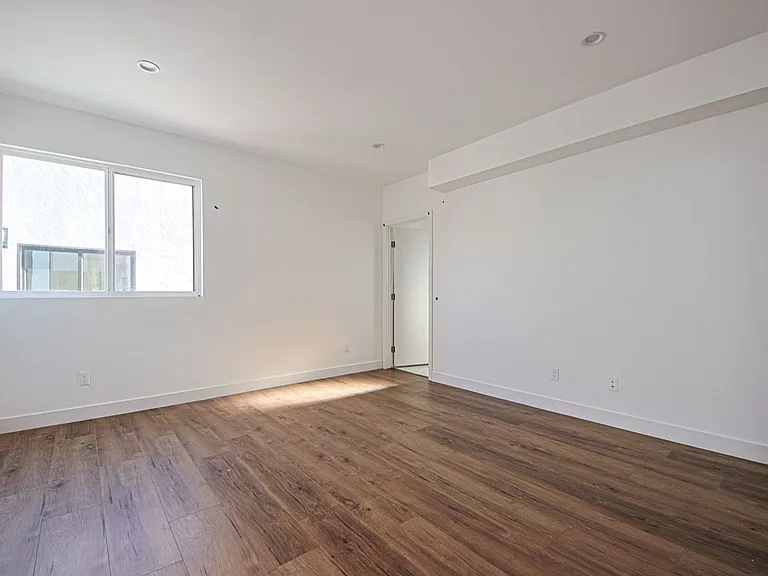 6421 Troost Ave — Photo 15