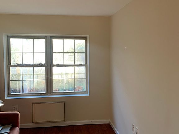 3rd image of 8642 122nd St Floor 1
