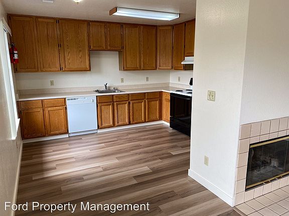3rd image of 5301 Tehama Ave #Tehama4