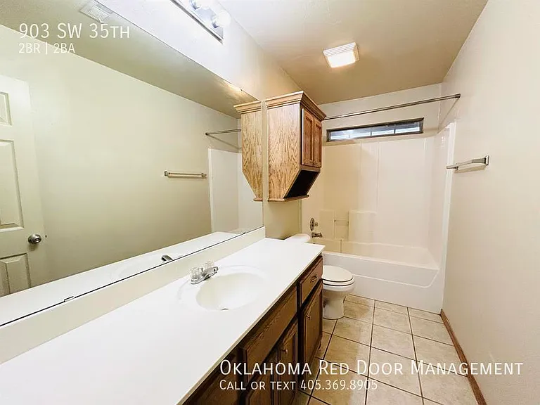 903 SW 35th St — Photo 8