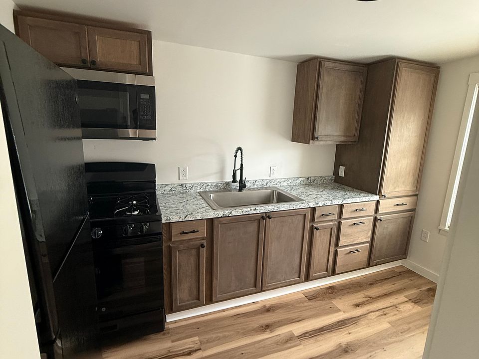 1st image of 154 S 4th St