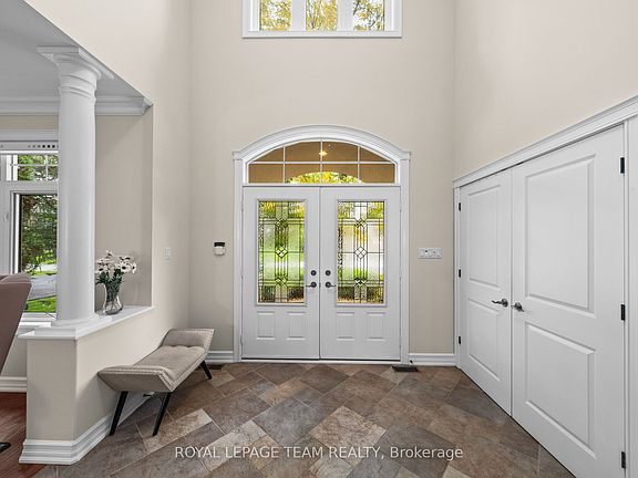 4th image of 418 Lockmaster Cres