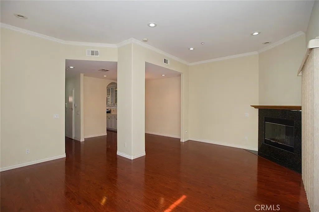 3 bed, 2.5 bath, 1507 sqft, $3,900 — Photo 4