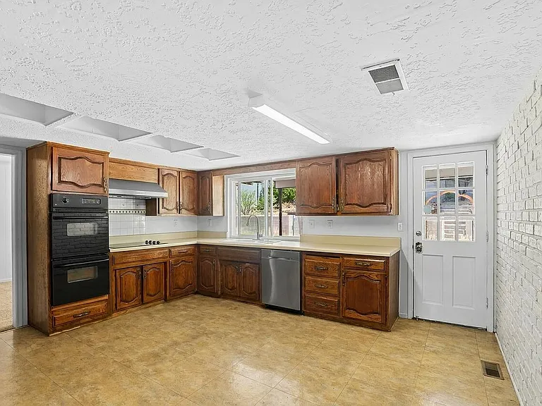 3008 Matador Dr NE — Photo 7