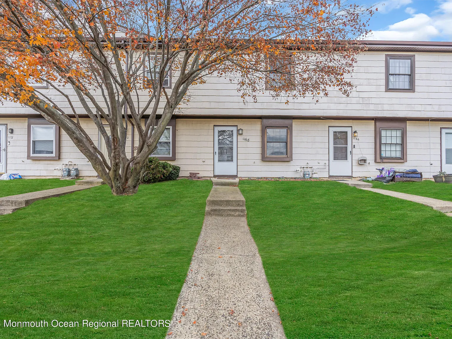 2 bed, 1.5 bath, 1088 sqft, $2,450 — Photo 2
