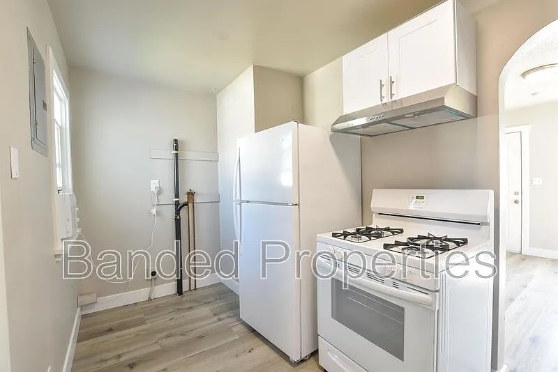 1 bed, 1.0 bath, 430 sqft, $995 — Photo 3