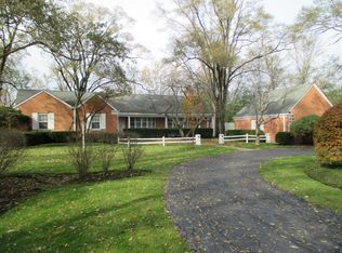 210 Coach Rd, Northfield, IL 60093