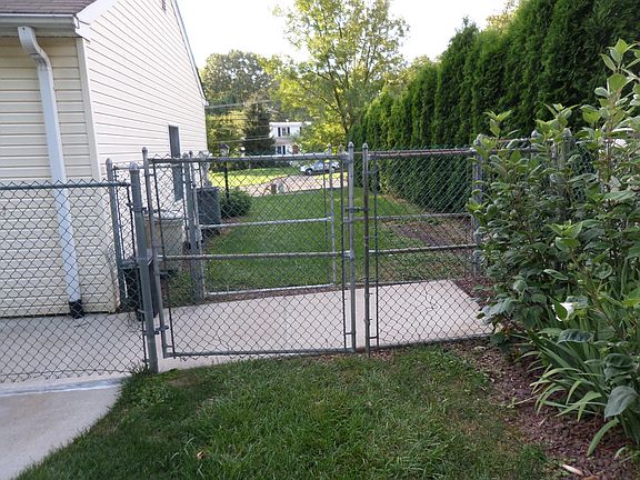 Gated Rear Yard