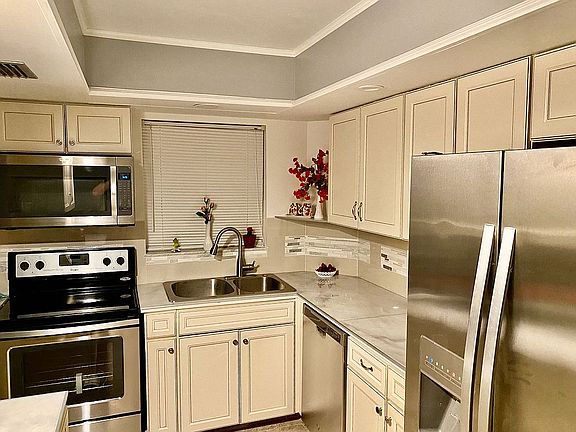 4th image of 18081 SE Country Club Dr APT 12-113