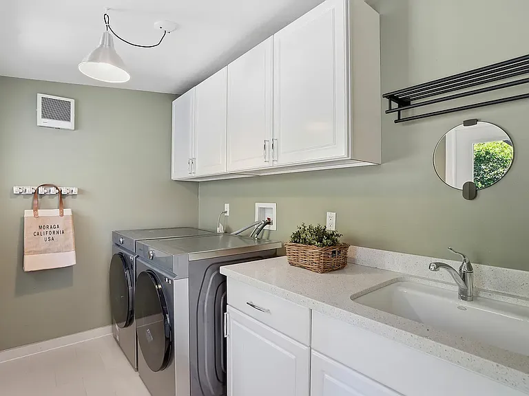 260 Corliss Dr — Photo 10