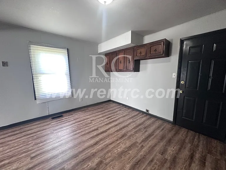 1204 Giddings St — Photo 3