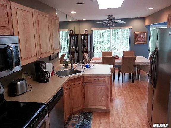 4th image of 20 Vista Dr