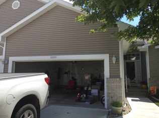 9309 Hillcrest Dr, La Vista, NE 68128