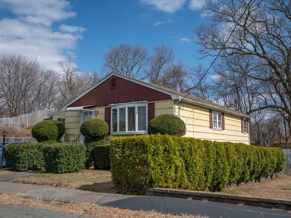 24 Hayes St, Lynn, MA 01905
