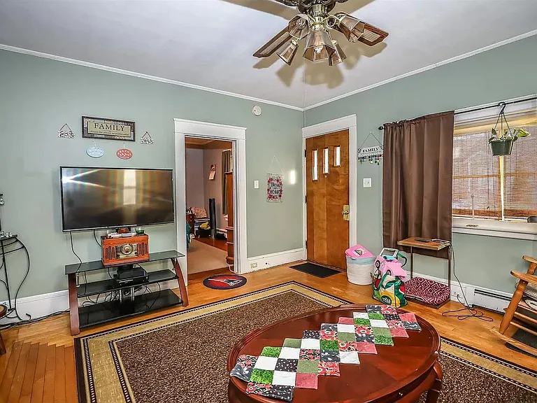 728 Dix St — Photo 7