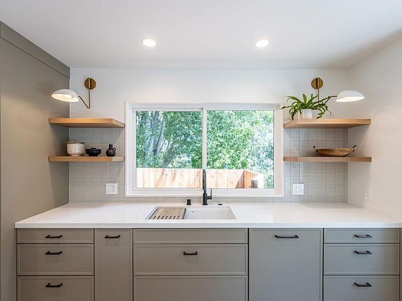 5th image of 2098 Touraine Ln