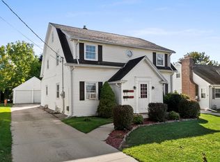 1121 Fairmont Ln #1121A, Manitowoc, WI 54220