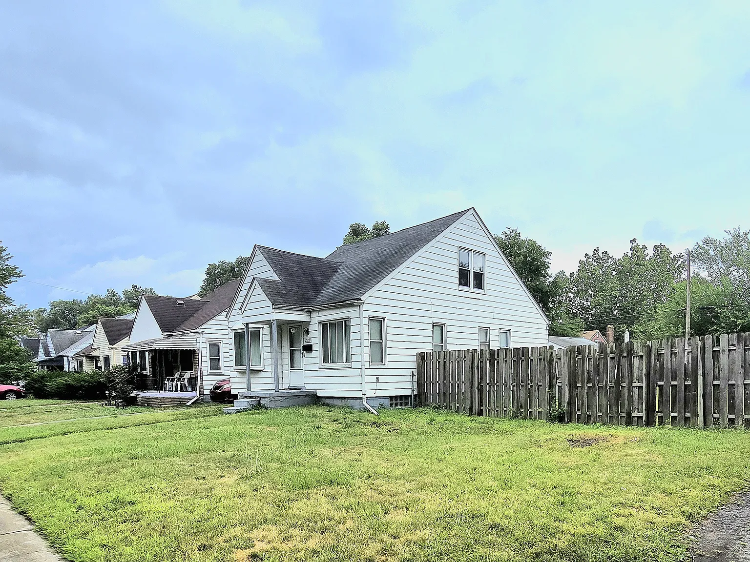 3 bed, 1200 sqft, $1,600 — Photo 1