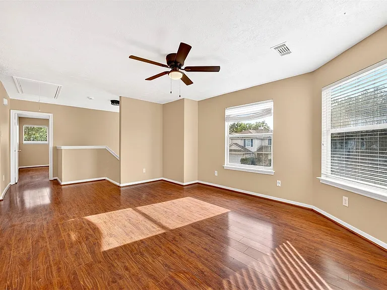 15014 Middle Oaks Blvd — Photo 28