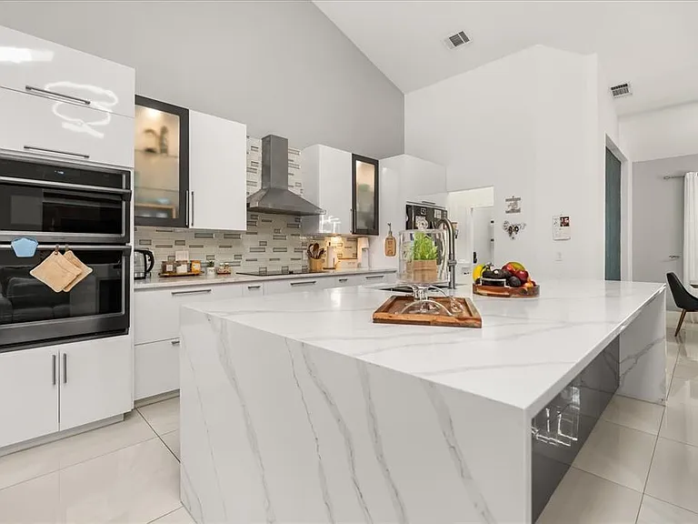 8050 Rural Retreat Ct — Photo 5
