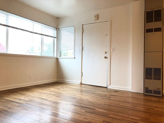 2nd image of 1820-1850 N Killingsworth St #8