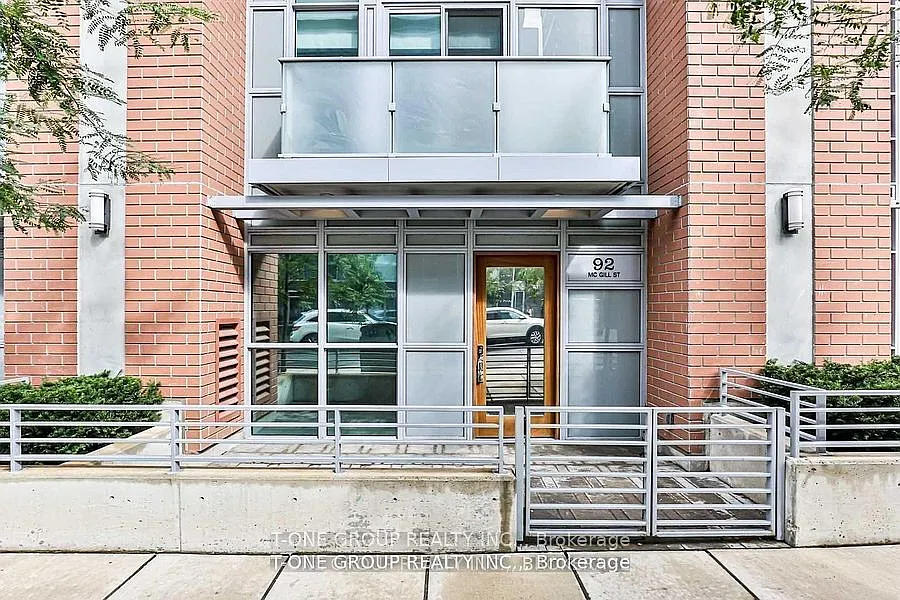 92 McGill St