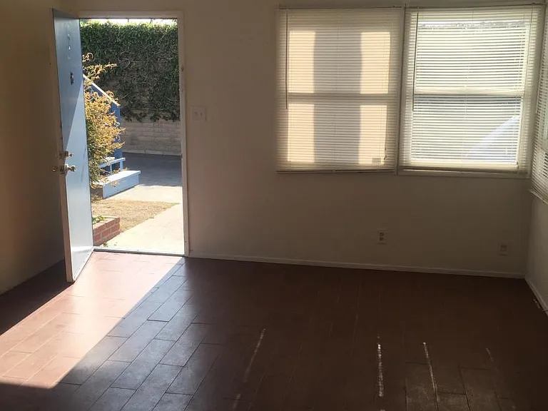 445 E Scott St #1 — Photo 5