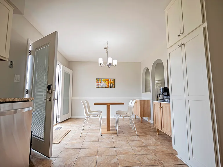 413 SE Lana Ct — Photo 9