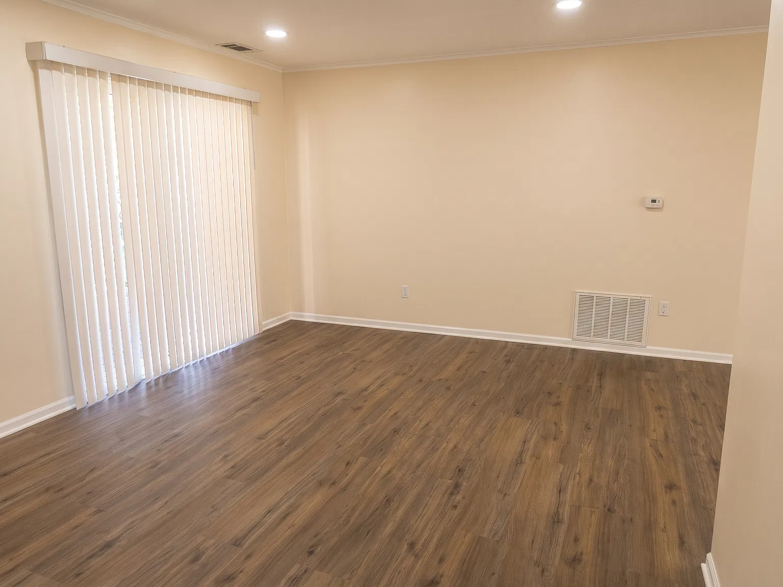 3 bed, 1040 sqft, $2,600 — Photo 3